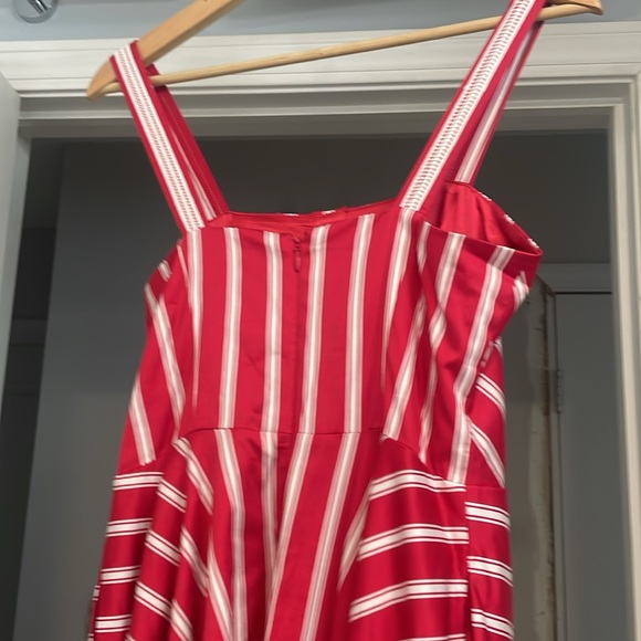 White House Black Market size 2 P - Picture 3 of 4